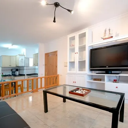 Апартаменты Three Bedroom In Playa De Arinaga *