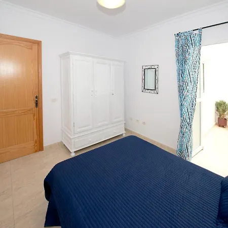 Апартаменты Three Bedroom In Playa De Arinaga *