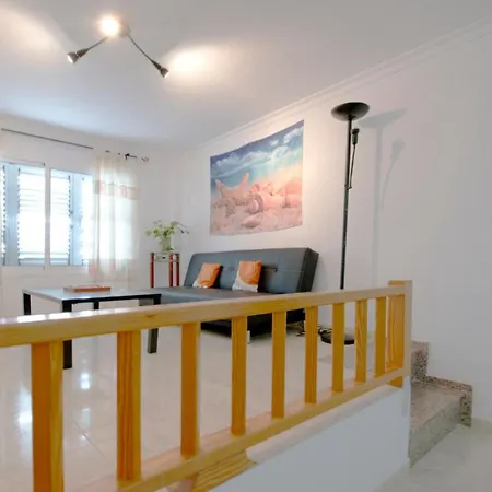 Three Bedroom In Playa De Arinaga Апартаменты