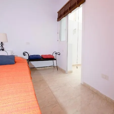 Апартаменты Three Bedroom In Playa De Arinaga Лас-Пальмас-де-Гран-Канария