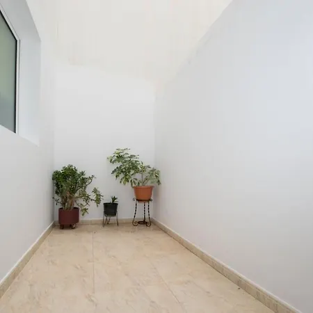 Апартаменты Three Bedroom In Playa De Arinaga *