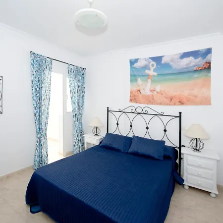 Апартаменты Three Bedroom In Playa De Arinaga *